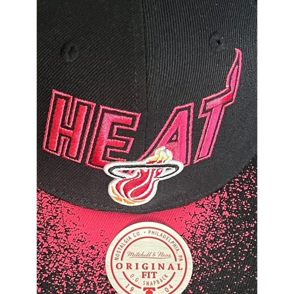 Mitchell & Ness MIAMI HEAT NBA SNAPBACK Spray Paint Black/Pink Cap/Hat OSFM - Picture 4 of 7